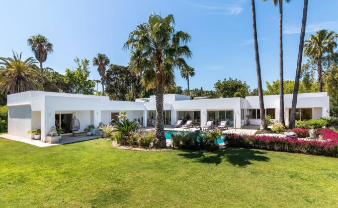 Villa in El Paraíso Estepona: Mediterranean Luxury on One Level