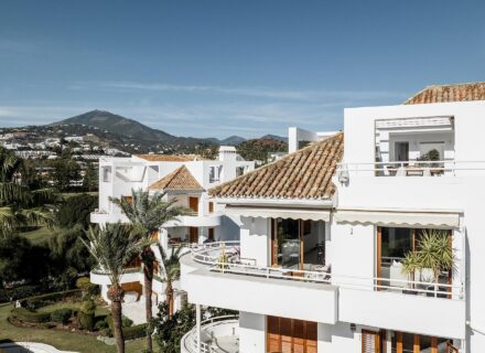 Beachfront Apartment in Estepona: Luxury Living by the Sea