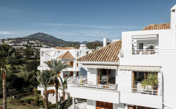 Beachfront Apartment in Estepona: Luxury Living by the Sea