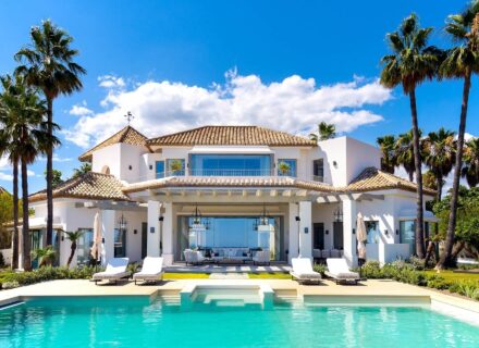 Luxury Villa in Benahavis: Unparalleled Views at Villa El Águila