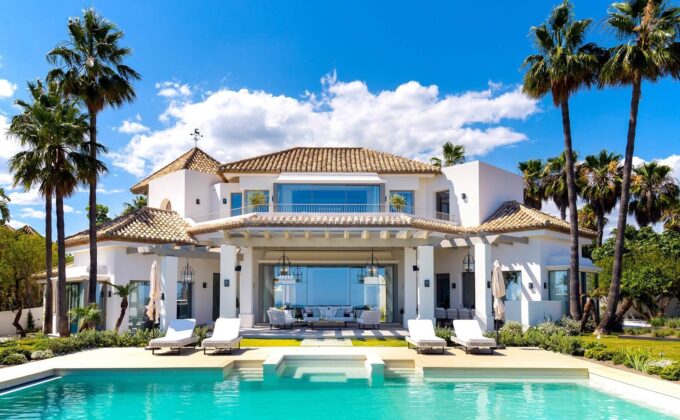 Luxury Villa in Benahavis: Unparalleled Views at Villa El Águila