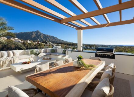 Penthouse in Nueva Andalucía: Modern Luxury at Maison Montaigne