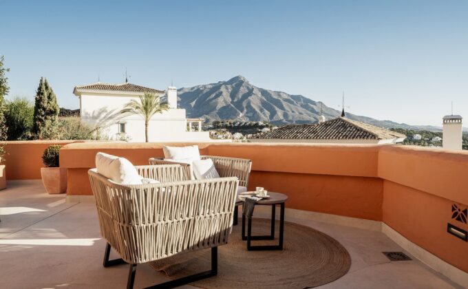 Maison Montaigne Penthouse: Luxury in Nueva Andalucia