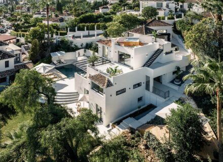 Villa in Nueva Andalucía: Modern Luxury at Villa Tira