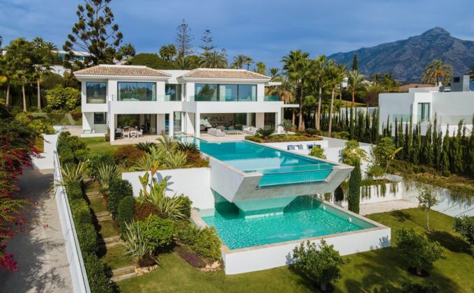 Villa in La Cerquilla: Cutting-Edge Luxury at Cerquilla 38