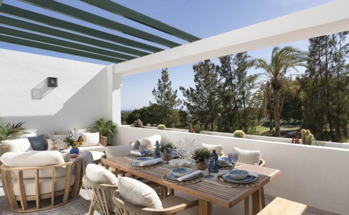 La Escapada: A Modern Frontline Golf Apartment in La Quinta