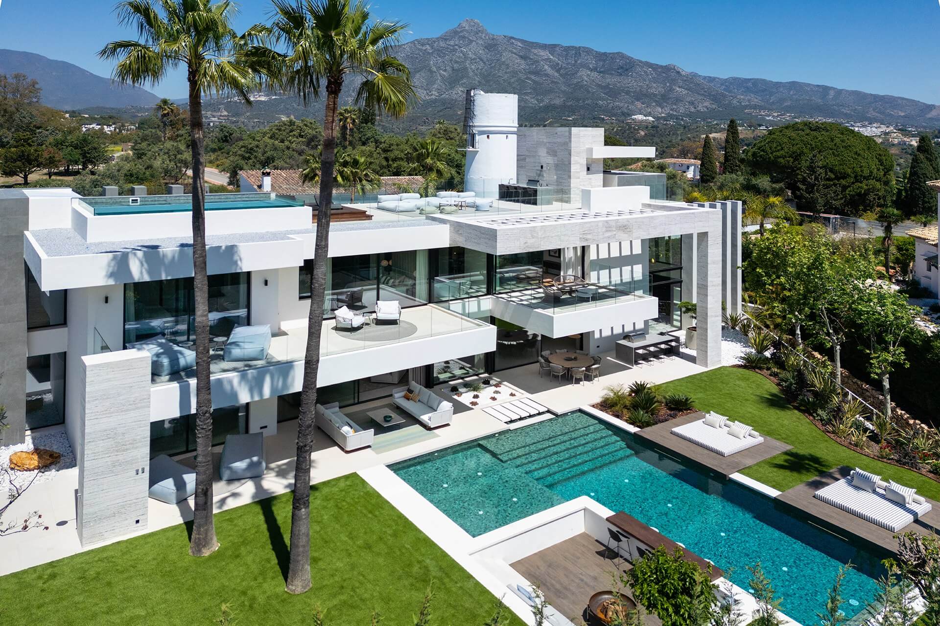 Rio Verde 47 – An Enchanting Modern Villa in Nueva Andalucía