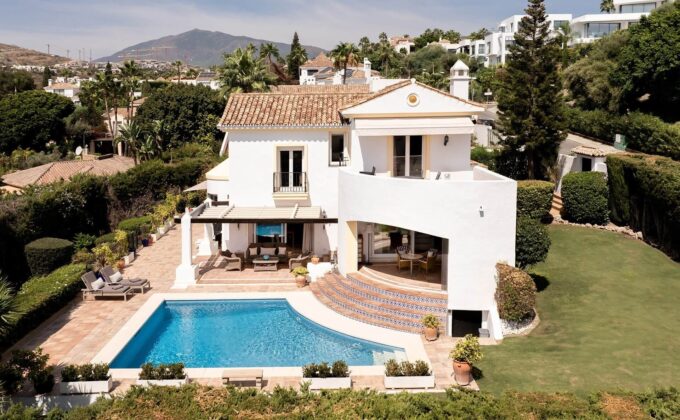 Exclusive Villa for Sale in El Paraiso Alto, Benahavis
