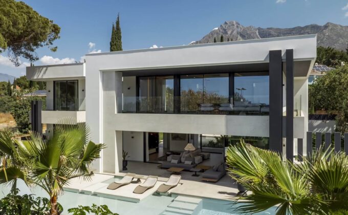 Luxury Villa in Nagüeles – Modern Design and Comfort