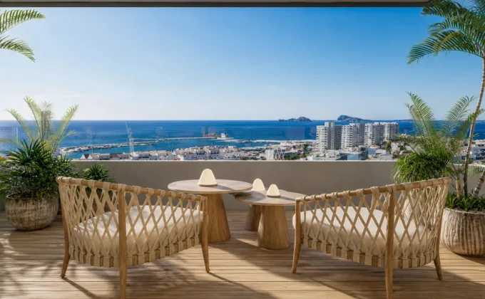 Apartamenty Portamare Estepona, przestronny taras z elegancką strefą wypoczynkową i panoramicznym widokiem na morze