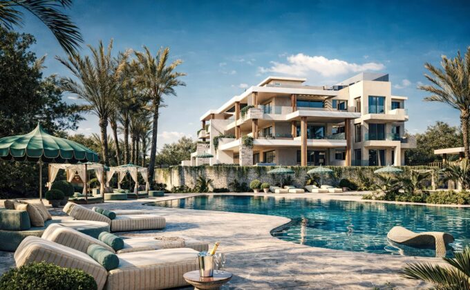 Piscina de estilo resort en Sierra Blanca by the Sea en Estepona con jardines de palmeras y vistas al Mediterráneo
