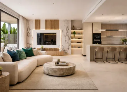 Nowoczesne apartamenty w Esteponie na sprzedaż – elegancki salon z kuchnią w otwartej przestrzeni