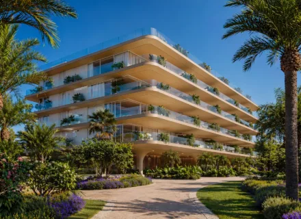 NACARE Luxury Estepona nowoczesny budynek z tarasami, roślinnością i palmami