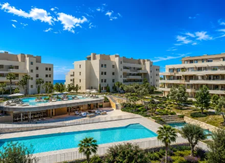Nowe apartamenty Greenity Mijas z basenem, ogrodami, tarasami i widokiem na Morze Śródziemne